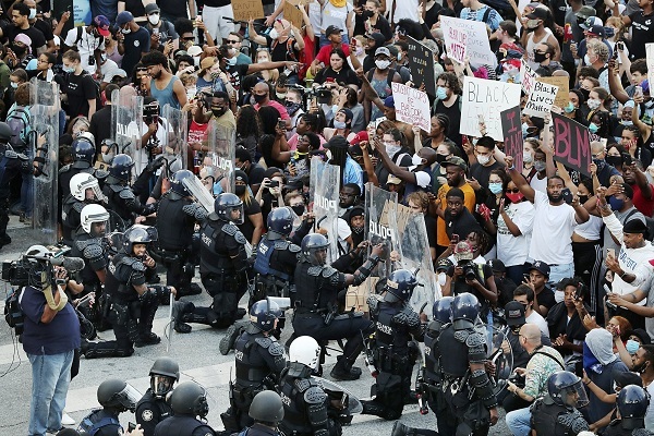 Image: Protesters gathered at Pershing Square under the supervision of Los Angeles Police Department (LAPD) officers.